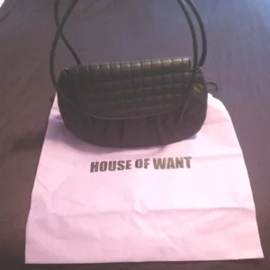 House-Of-Want-Black-Handbag-Dust-Cover
