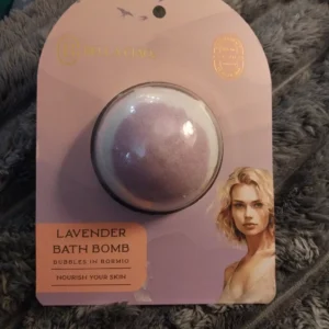 Bella CIAO lavender Bath Bomb